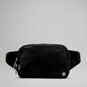 COPY - Lululemon Everywhere Belt Bag (Black)